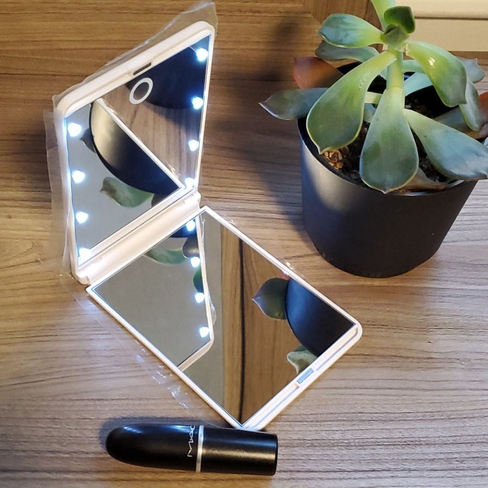 Makeup Mirror Compact LED Lighting - Picture 1 of 2